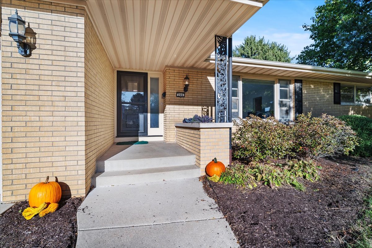 206 Imperial Drive, Bloomington, IL 61701