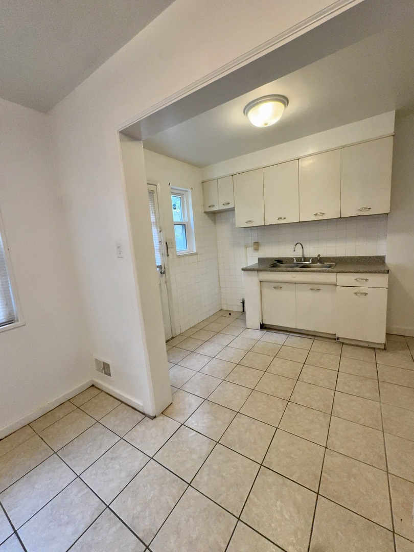 825 N Raynor Avenue, Joliet, IL 60435