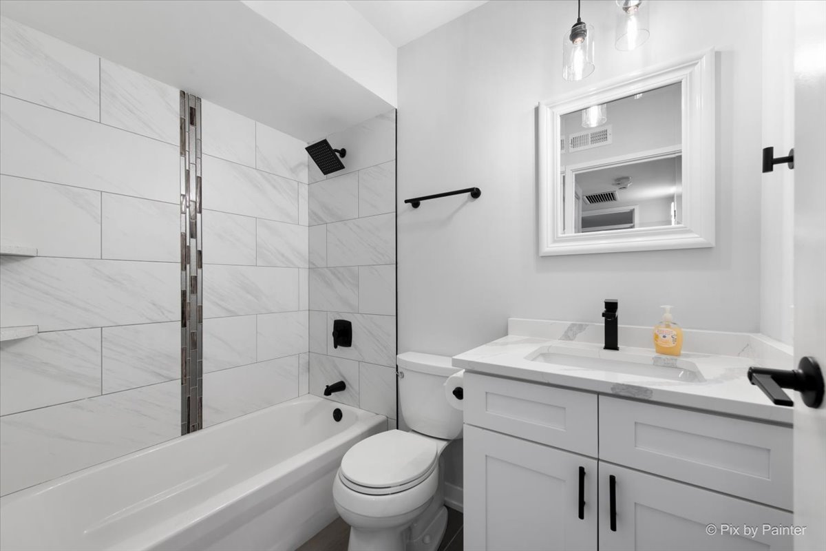 55 W 64th Street #202, Westmont, IL 60559