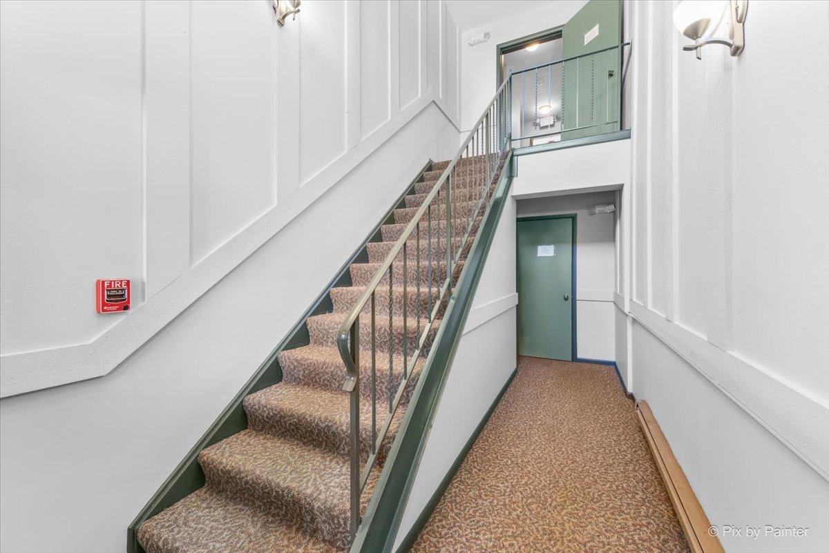 55 W 64th Street #202, Westmont, IL 60559