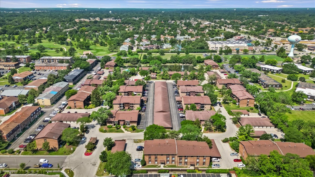 55 W 64th Street #202, Westmont, IL 60559