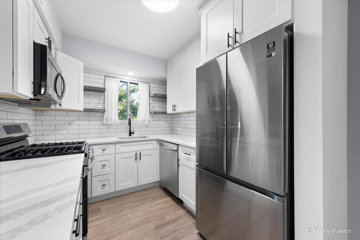 55 W 64th Street #202, Westmont, IL 60559