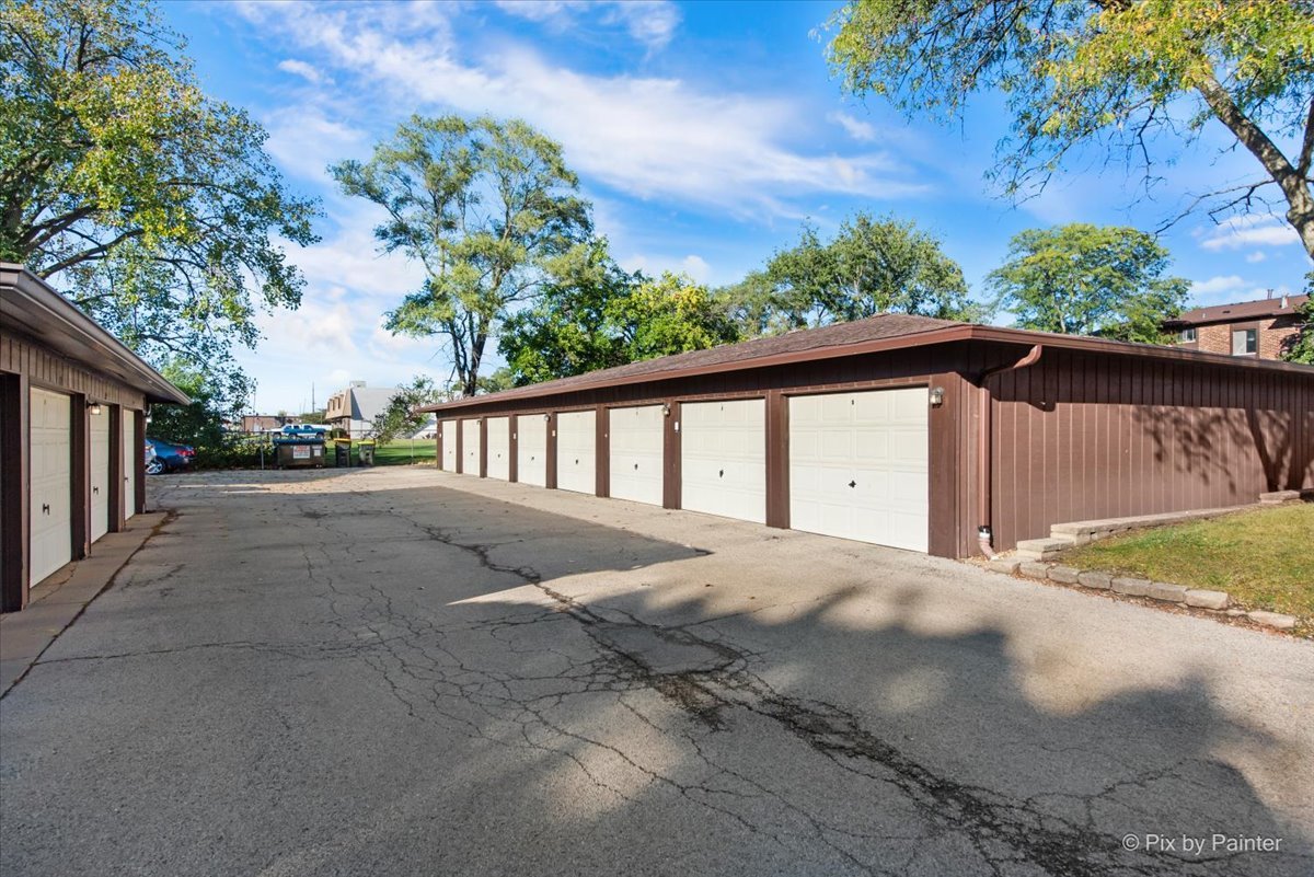 55 W 64th Street #202, Westmont, IL 60559