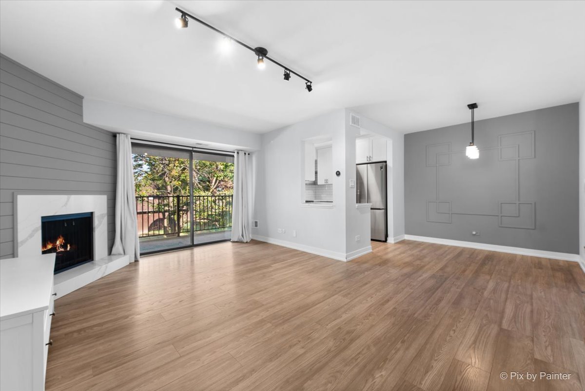 55 W 64th Street #202, Westmont, IL 60559