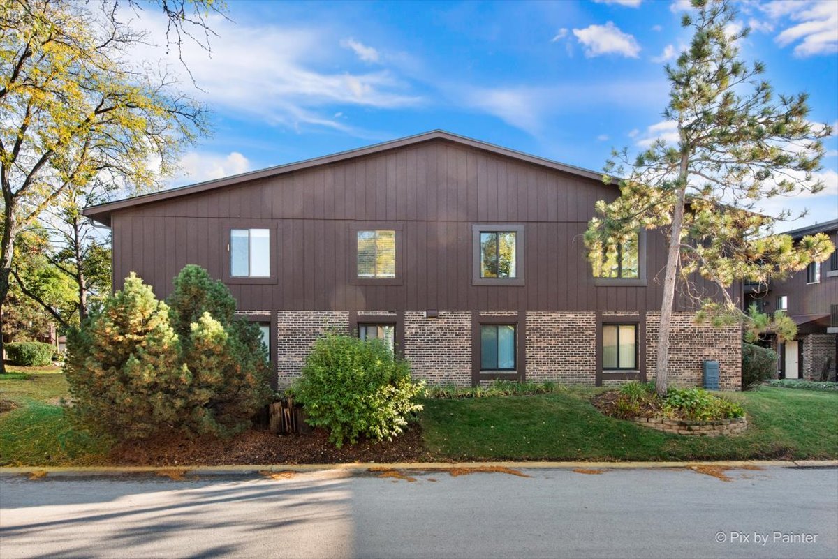 55 W 64th Street #202, Westmont, IL 60559