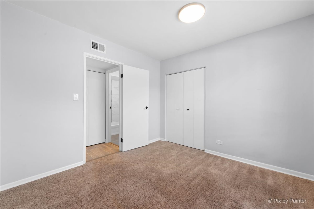 55 W 64th Street #202, Westmont, IL 60559