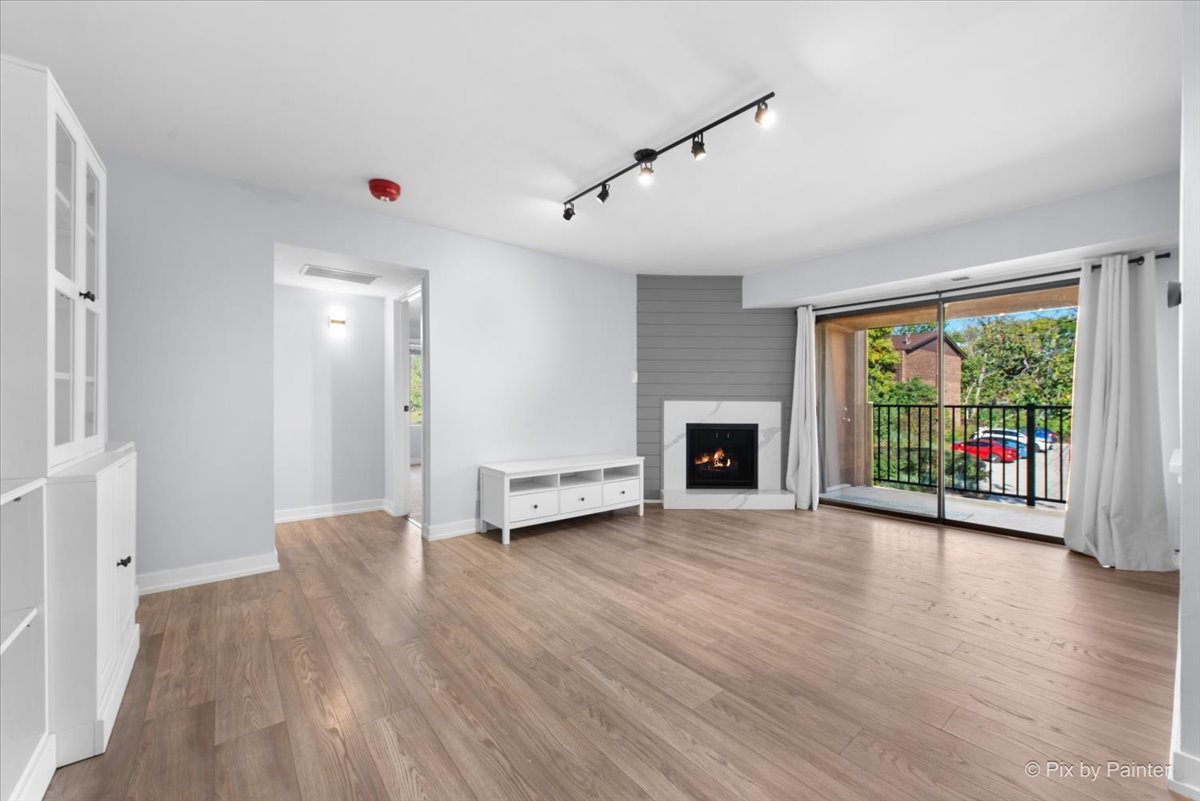 55 W 64th Street #202, Westmont, IL 60559