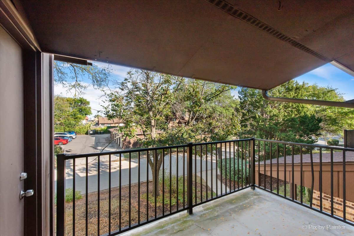 55 W 64th Street #202, Westmont, IL 60559