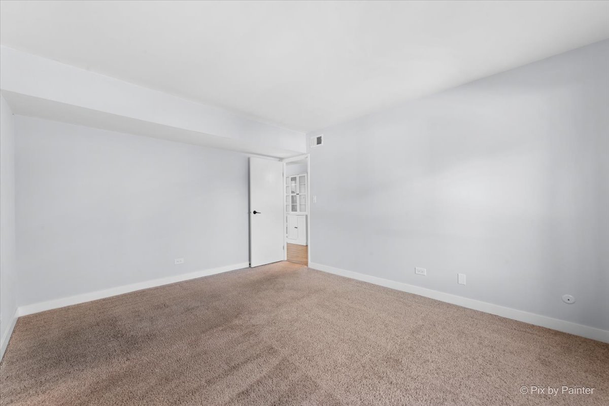 55 W 64th Street #202, Westmont, IL 60559