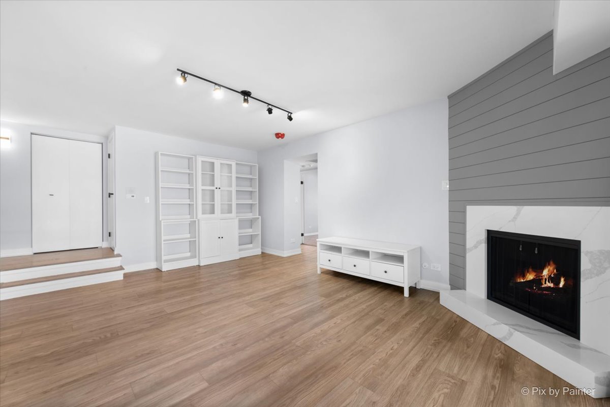 55 W 64th Street #202, Westmont, IL 60559