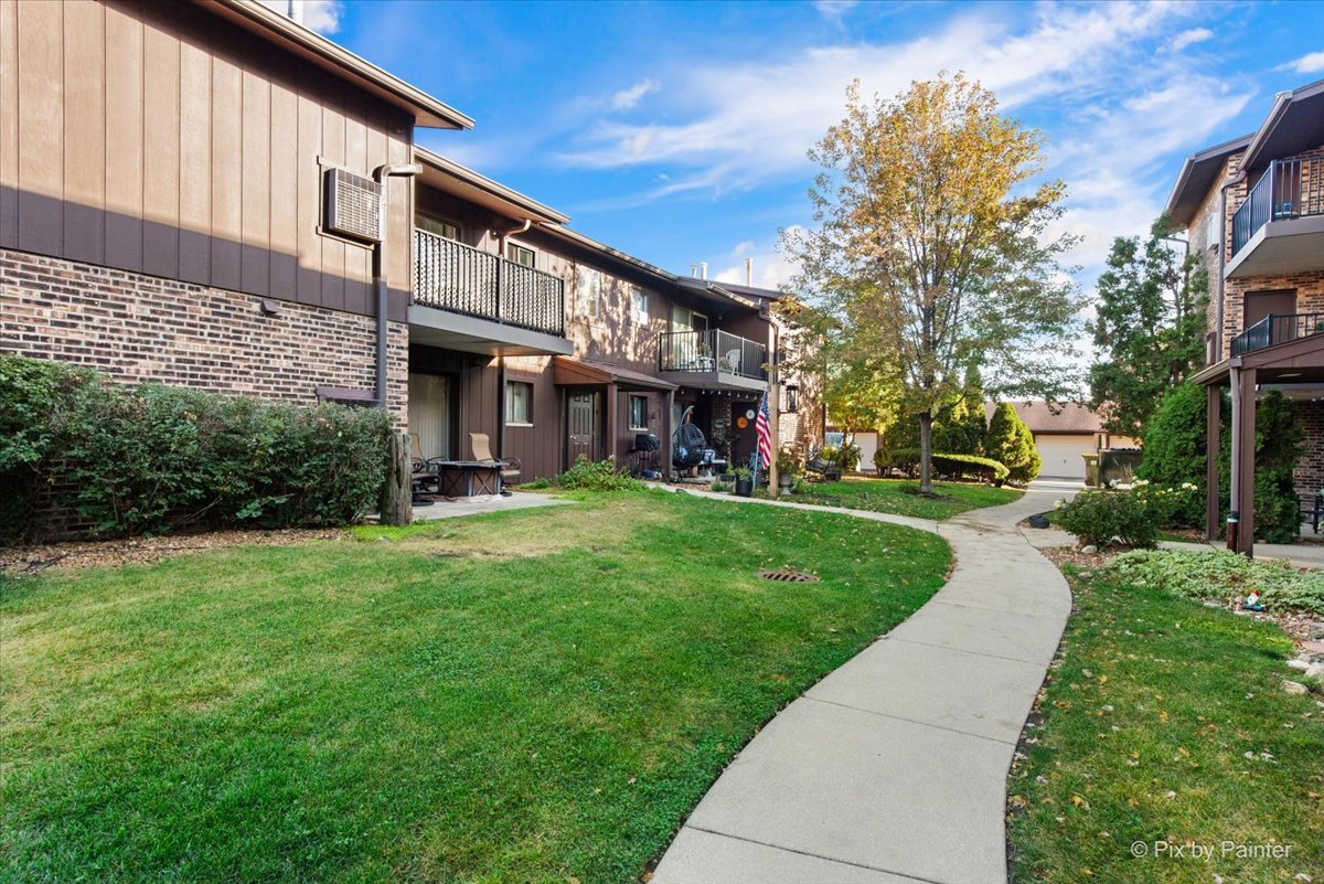 55 W 64th Street #202, Westmont, IL 60559