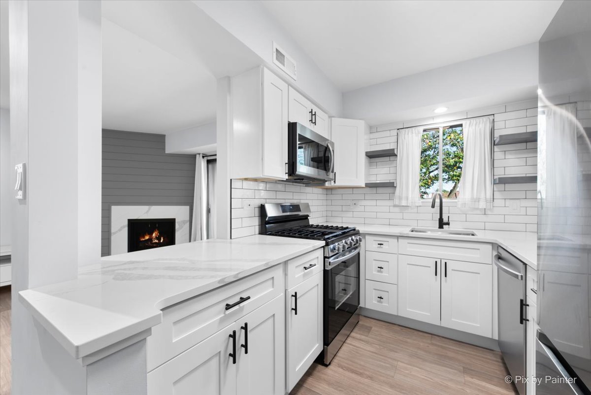 55 W 64th Street #202, Westmont, IL 60559