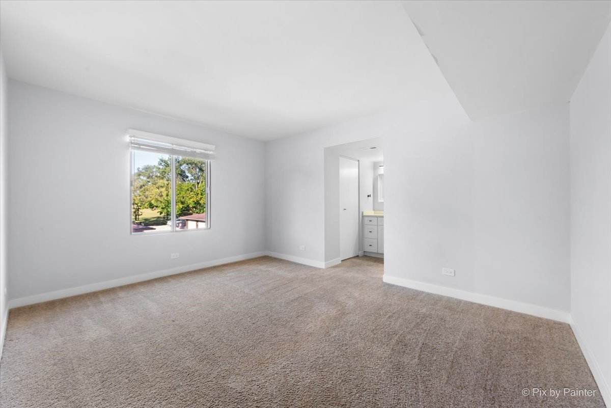 55 W 64th Street #202, Westmont, IL 60559