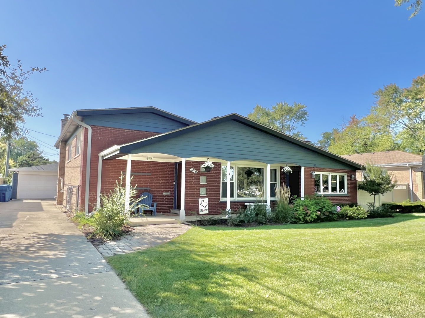 5009 W 105th Street, Oak Lawn, IL 60453
