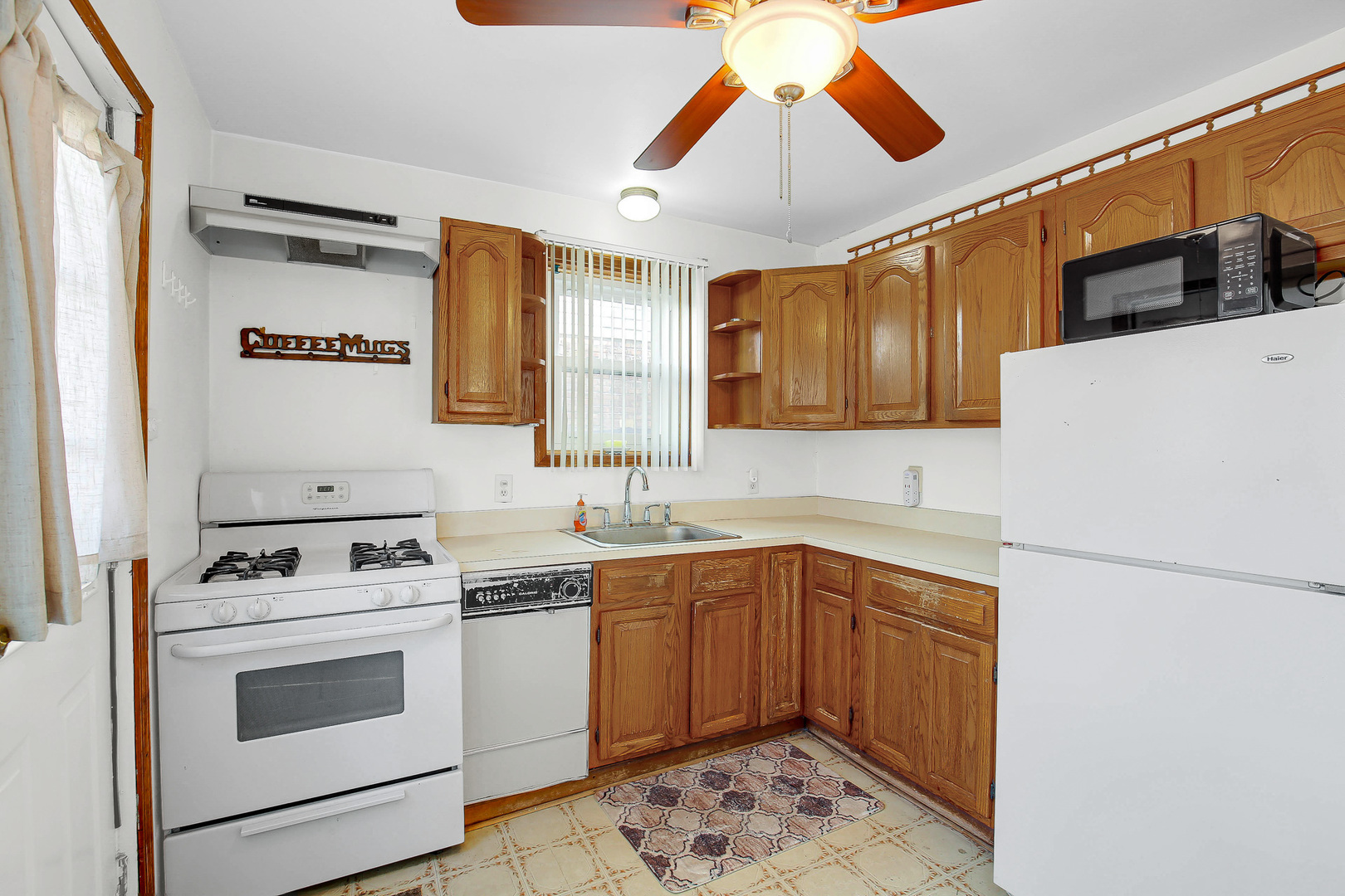 10922 S AVENUE B, Chicago, IL 60617