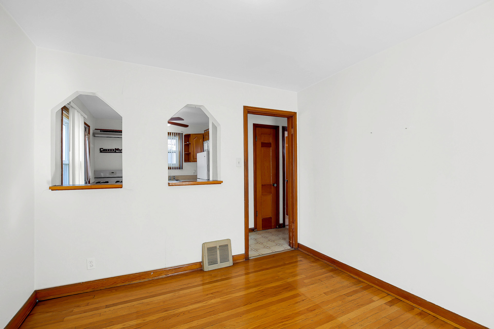 10922 S AVENUE B, Chicago, IL 60617