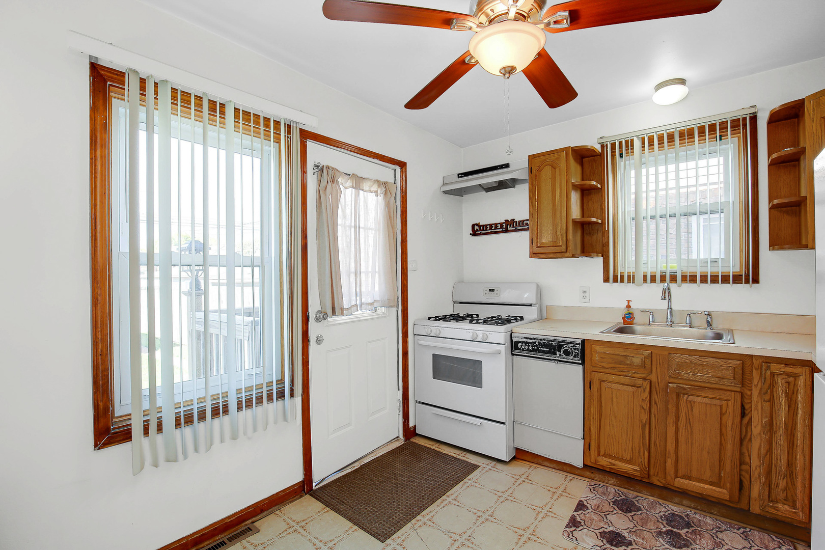10922 S AVENUE B, Chicago, IL 60617