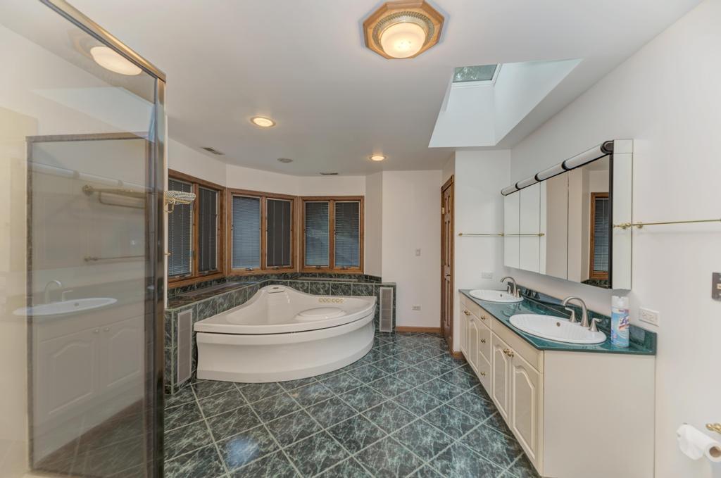 6N331 Keeney Road, Keeneyville, IL 60172