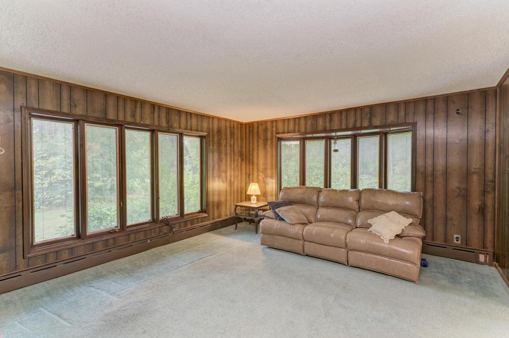 6N331 Keeney Road, Keeneyville, IL 60172