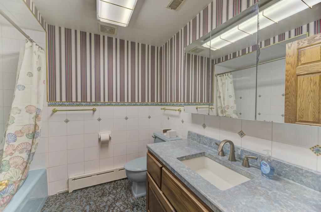 6N331 Keeney Road, Keeneyville, IL 60172