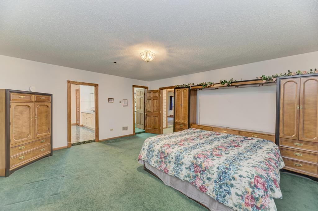 6N331 Keeney Road, Keeneyville, IL 60172
