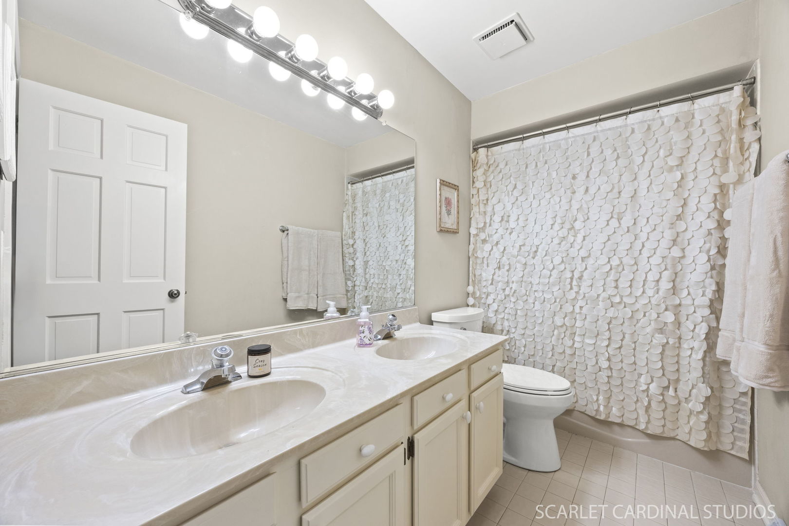 25W773 Sunnyridge Court, Wheaton, IL 60189