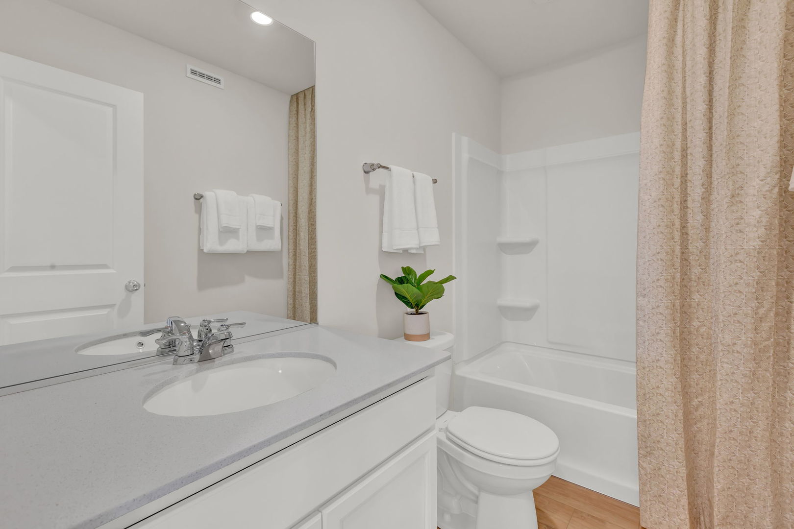 2318 Horseshoe Circle #08802, Naperville, IL 60564