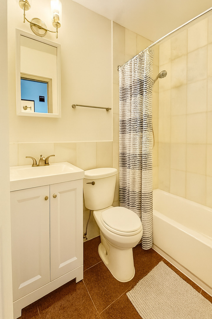 2209 Arbor Circle #6, Downers Grove, IL 60515