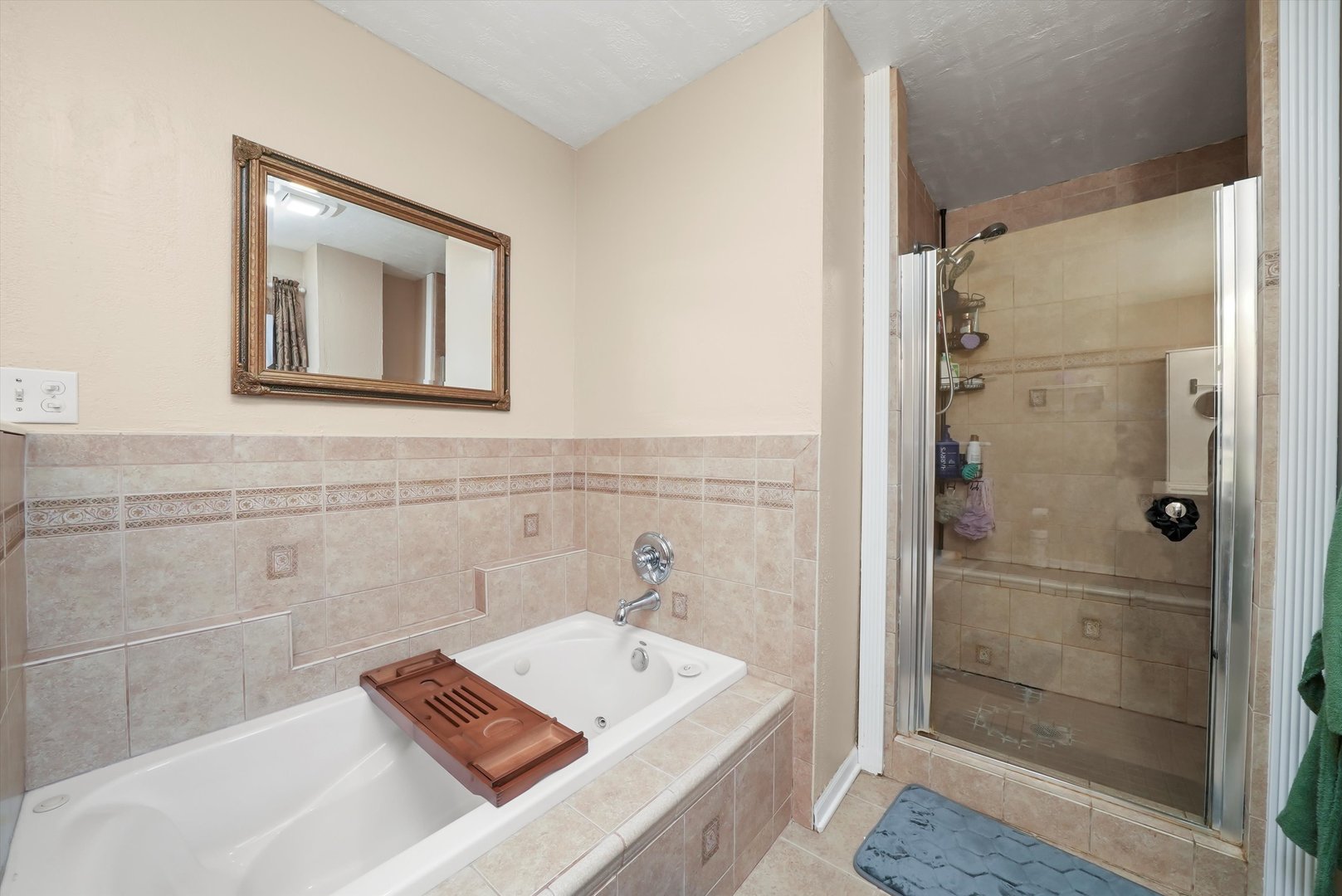 836 Bonita Avenue, Elk Grove Village, IL 60007