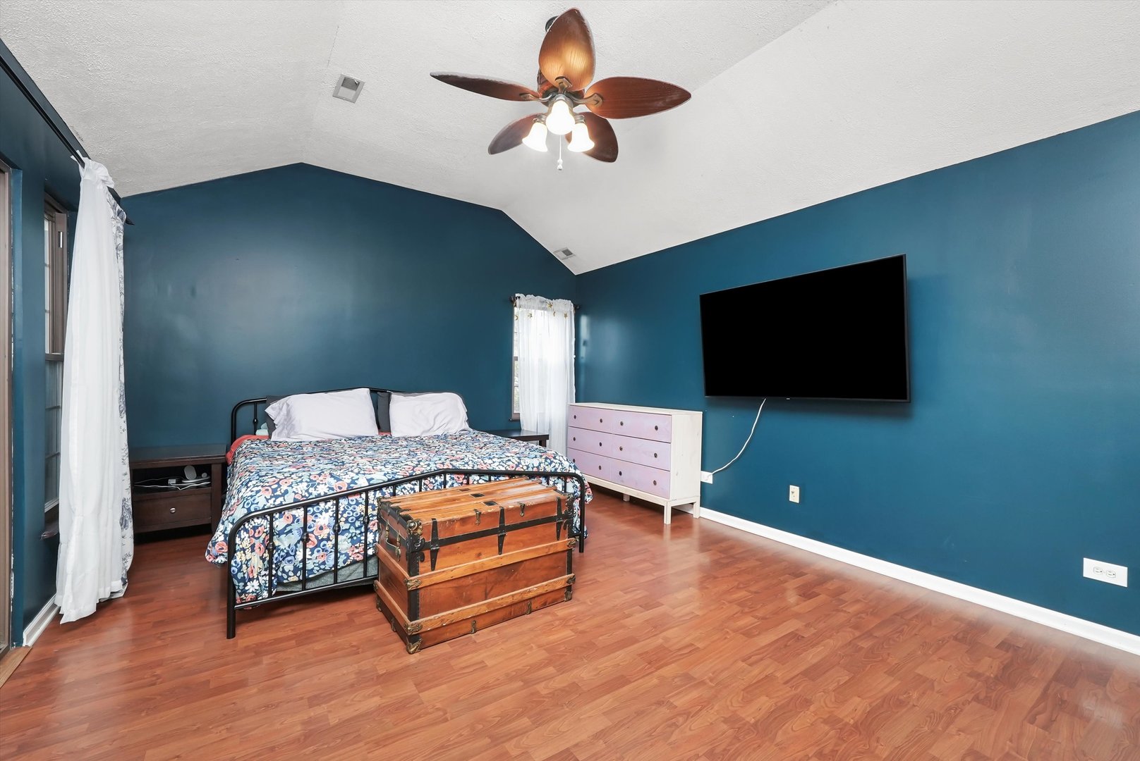 836 Bonita Avenue, Elk Grove Village, IL 60007