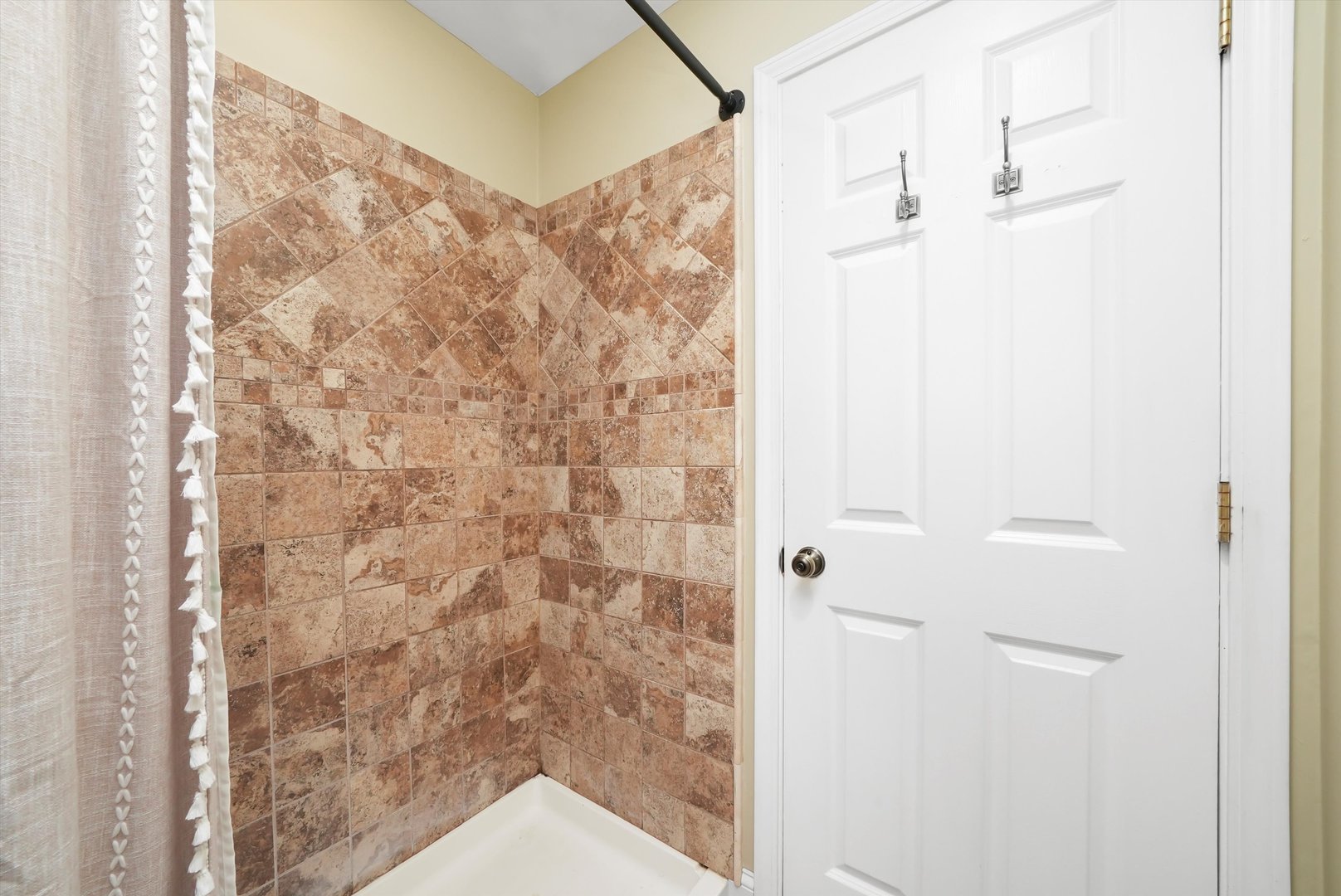 836 Bonita Avenue, Elk Grove Village, IL 60007