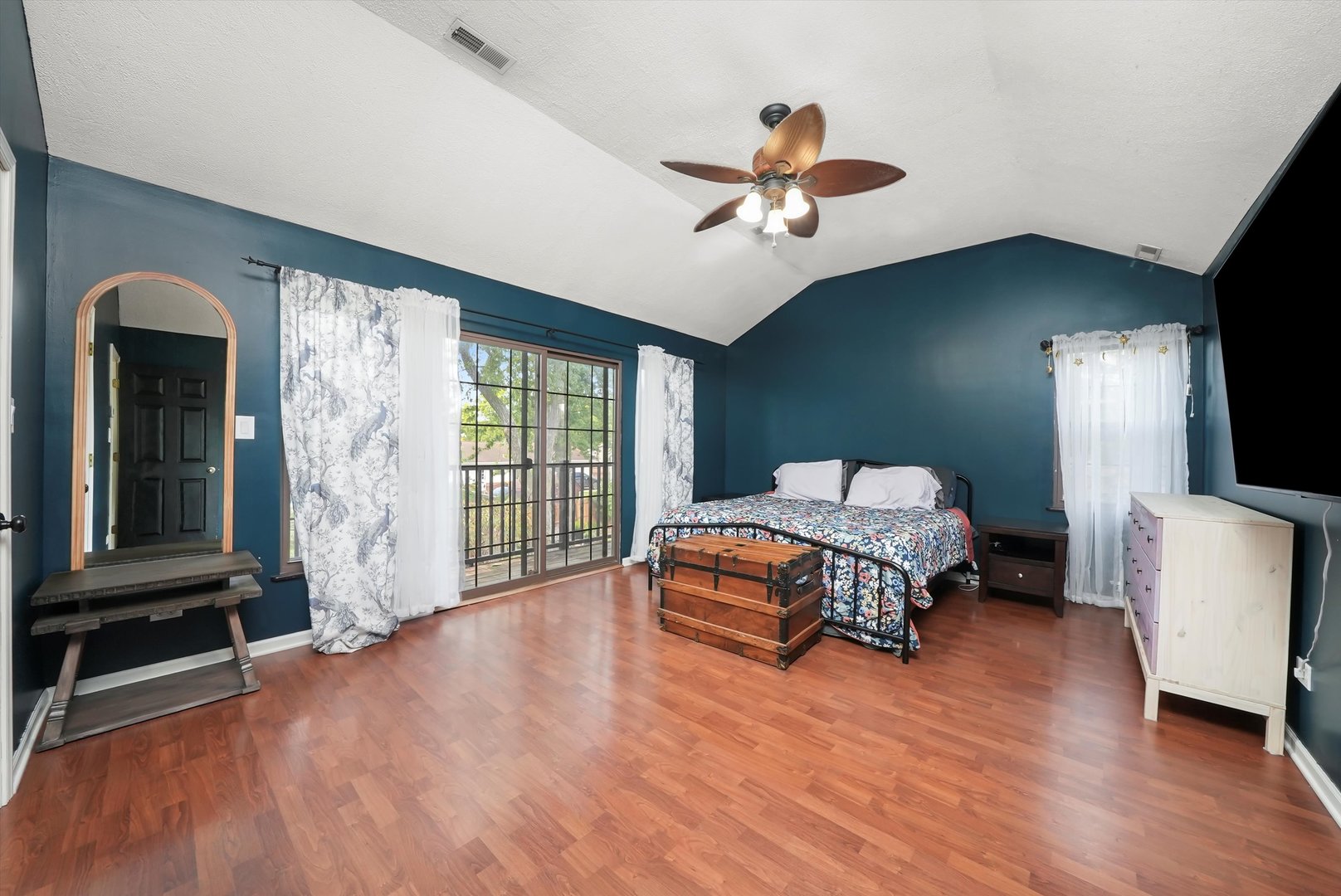 836 Bonita Avenue, Elk Grove Village, IL 60007