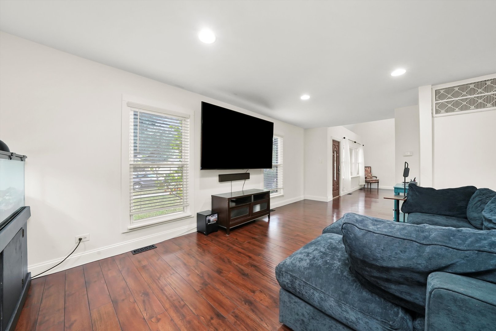 836 Bonita Avenue, Elk Grove Village, IL 60007