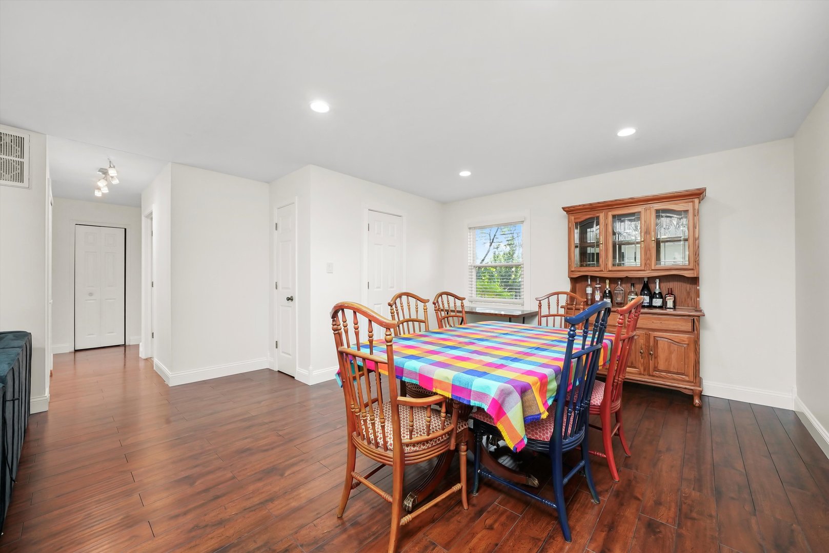 836 Bonita Avenue, Elk Grove Village, IL 60007