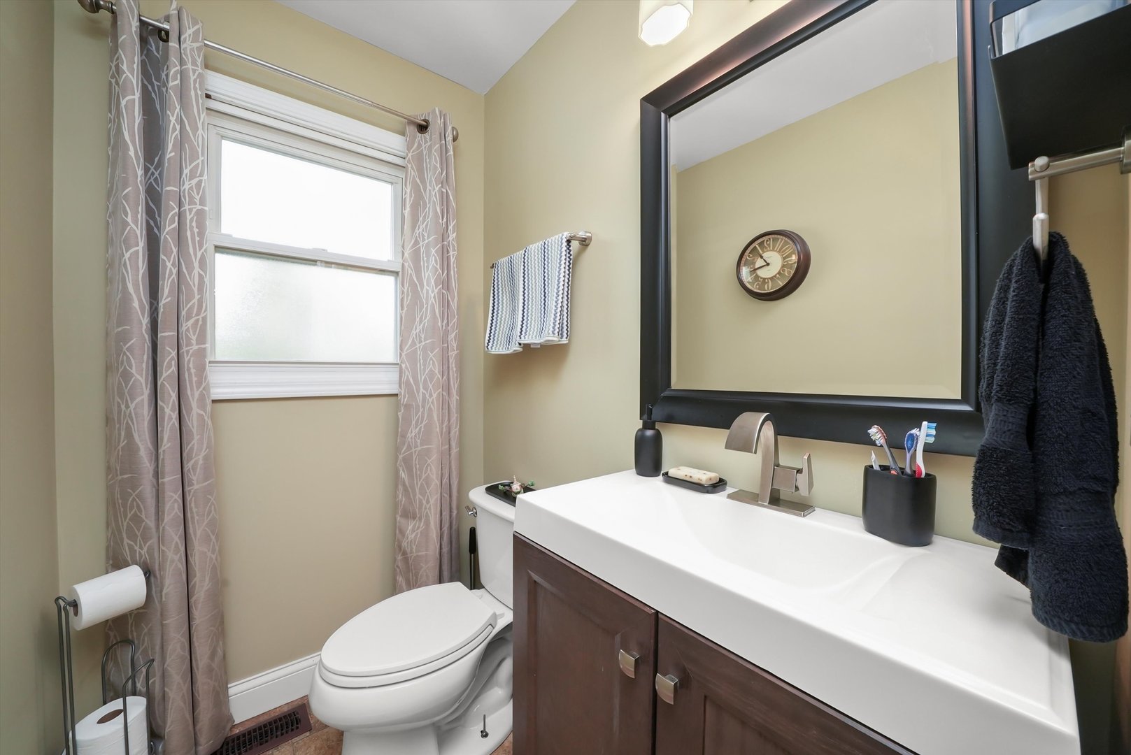 836 Bonita Avenue, Elk Grove Village, IL 60007