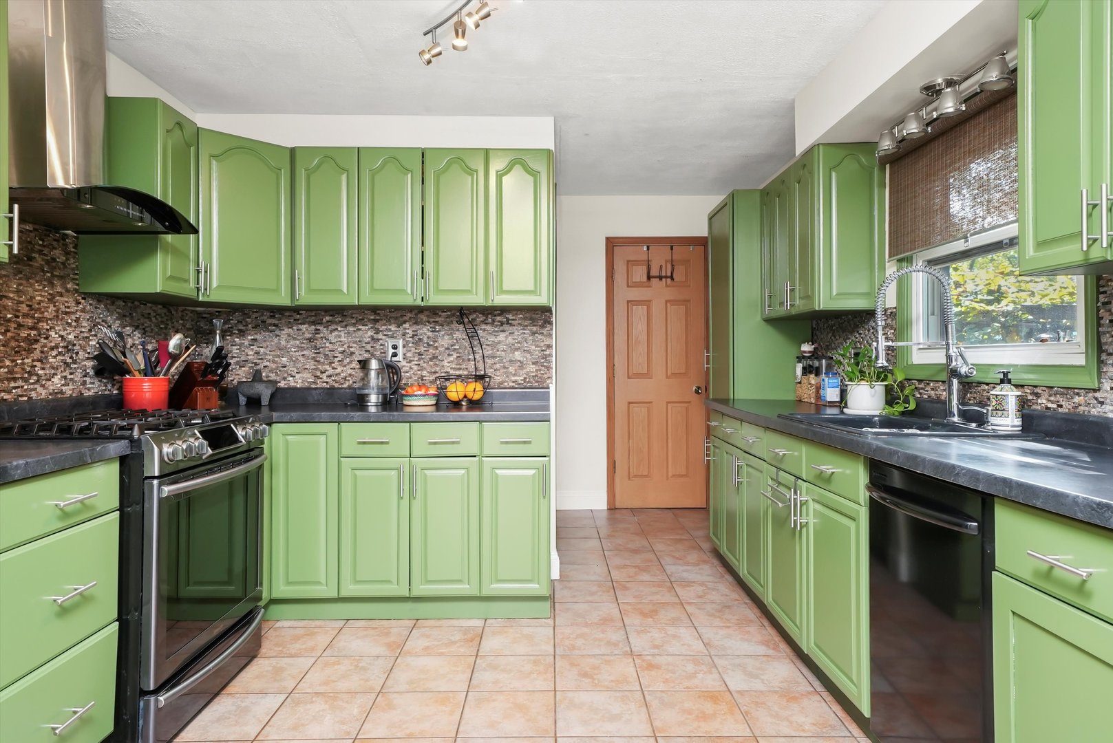 836 Bonita Avenue, Elk Grove Village, IL 60007