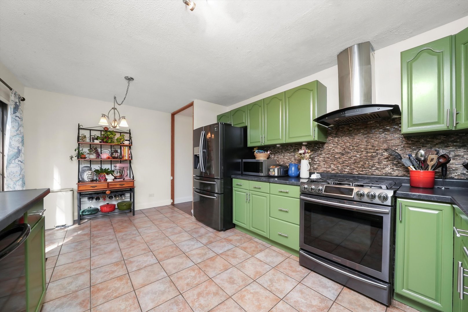 836 Bonita Avenue, Elk Grove Village, IL 60007