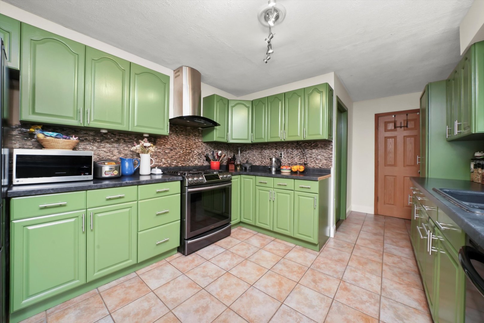 836 Bonita Avenue, Elk Grove Village, IL 60007