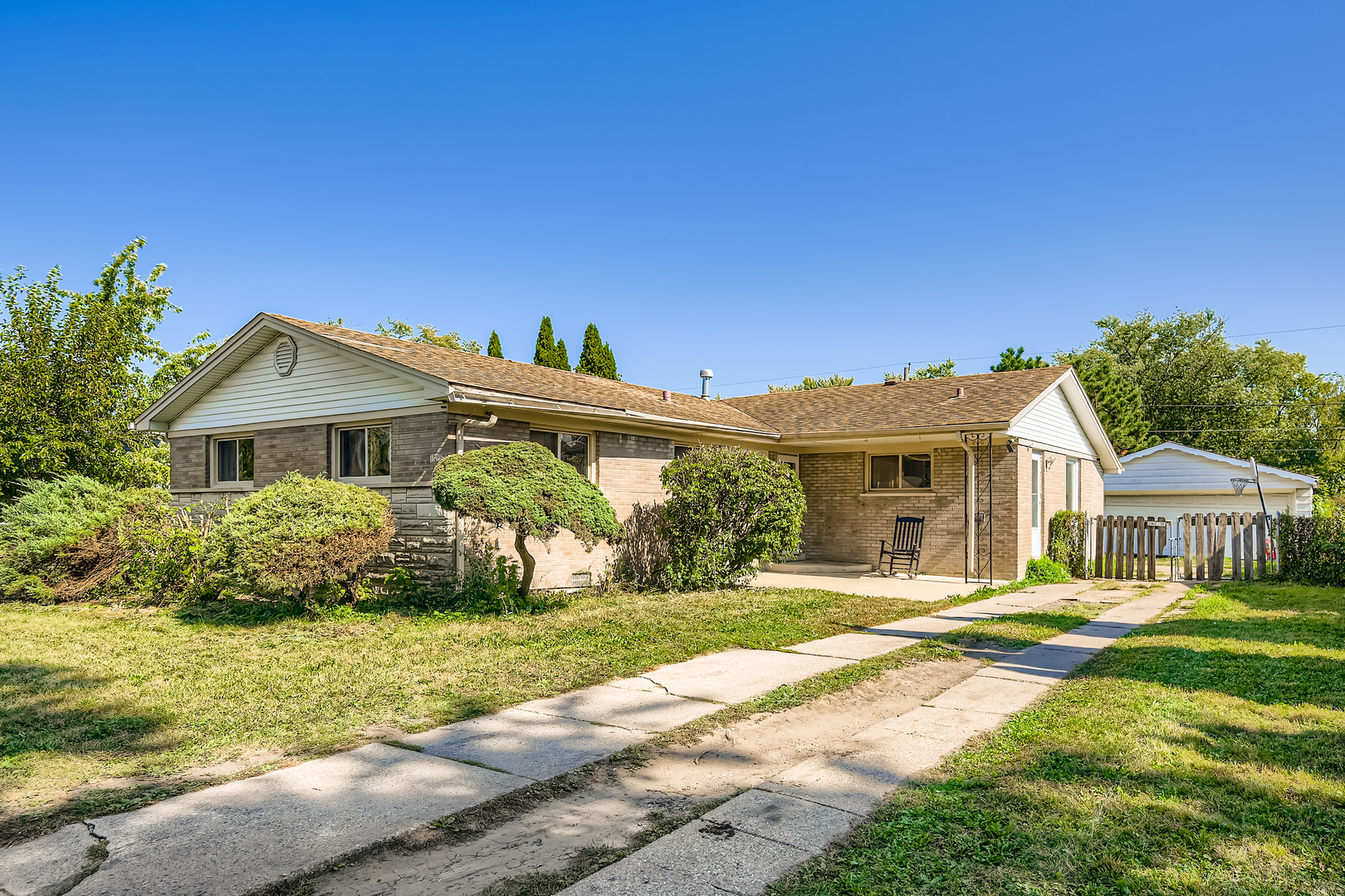 15235 Lawndale Avenue, Midlothian, IL 60445