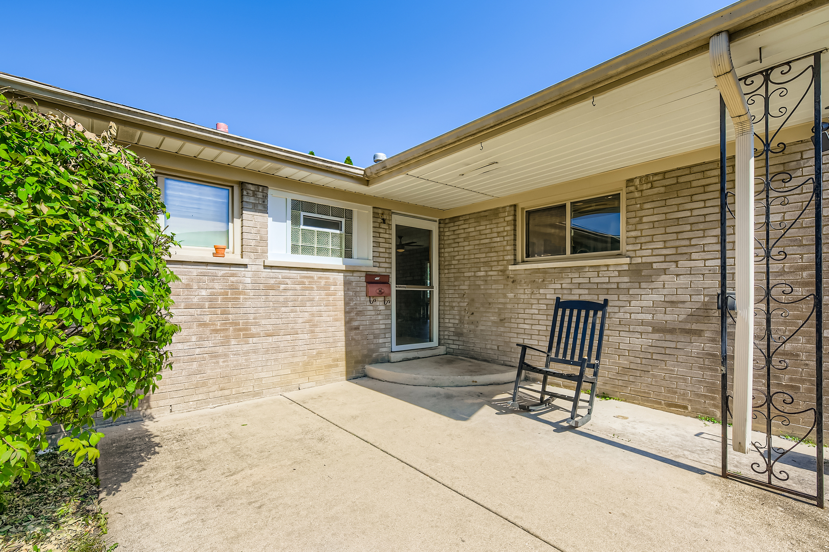 15235 Lawndale Avenue, Midlothian, IL 60445