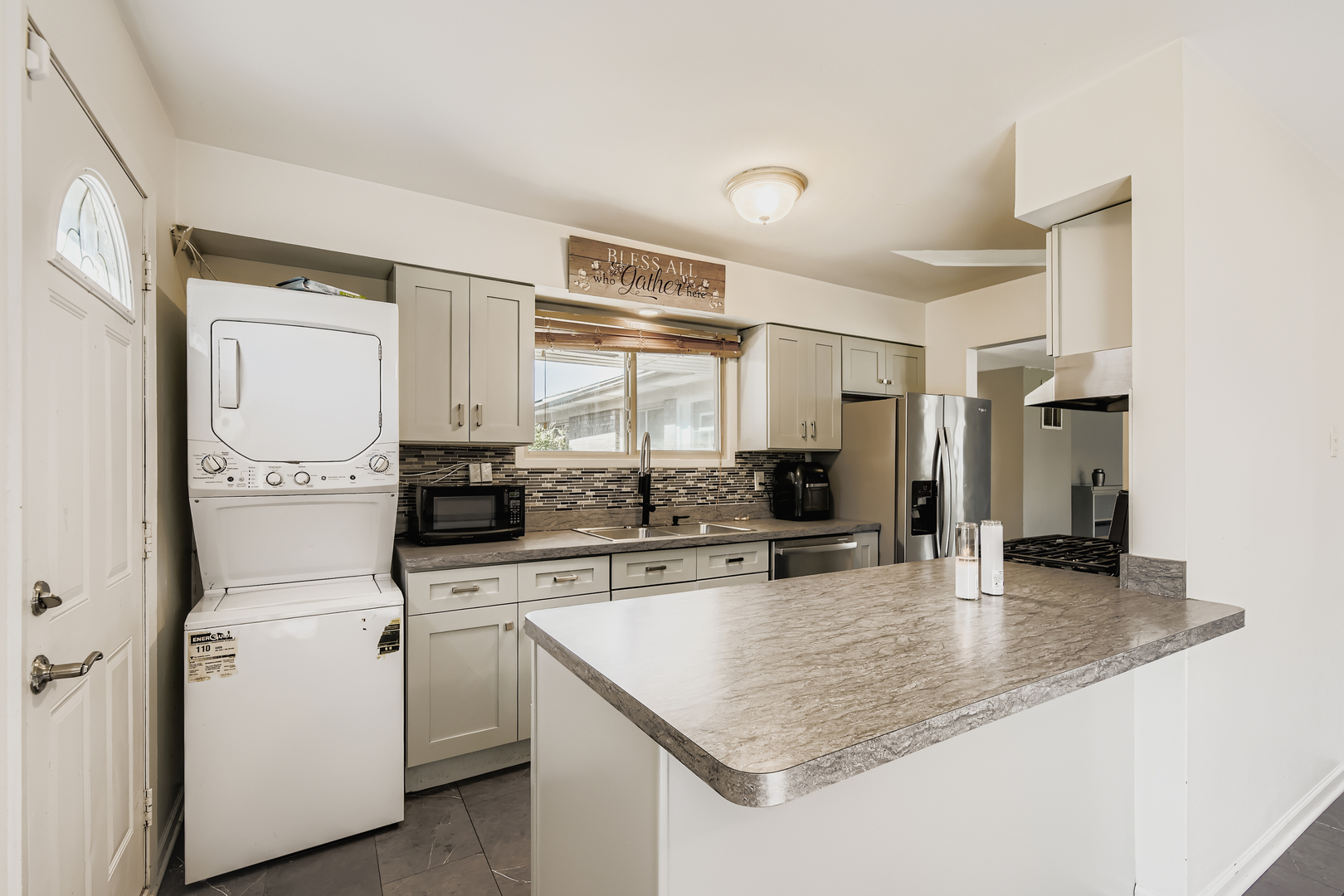 15235 Lawndale Avenue, Midlothian, IL 60445