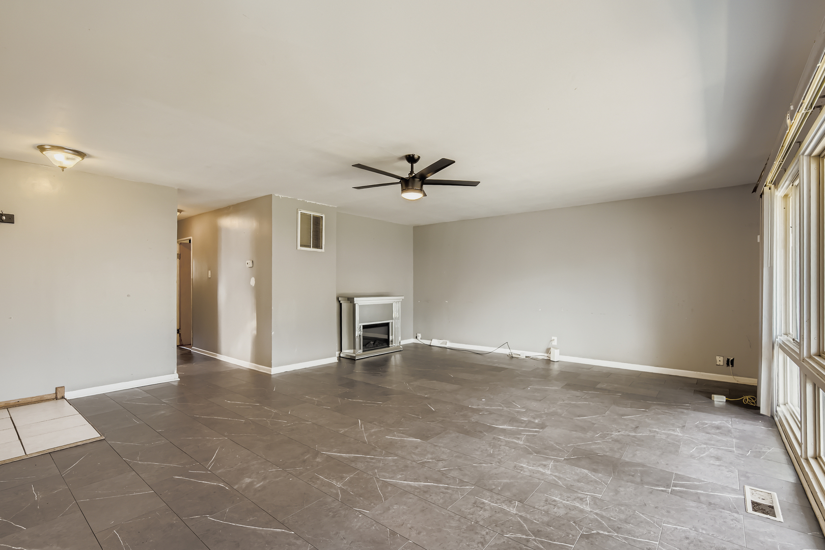15235 Lawndale Avenue, Midlothian, IL 60445