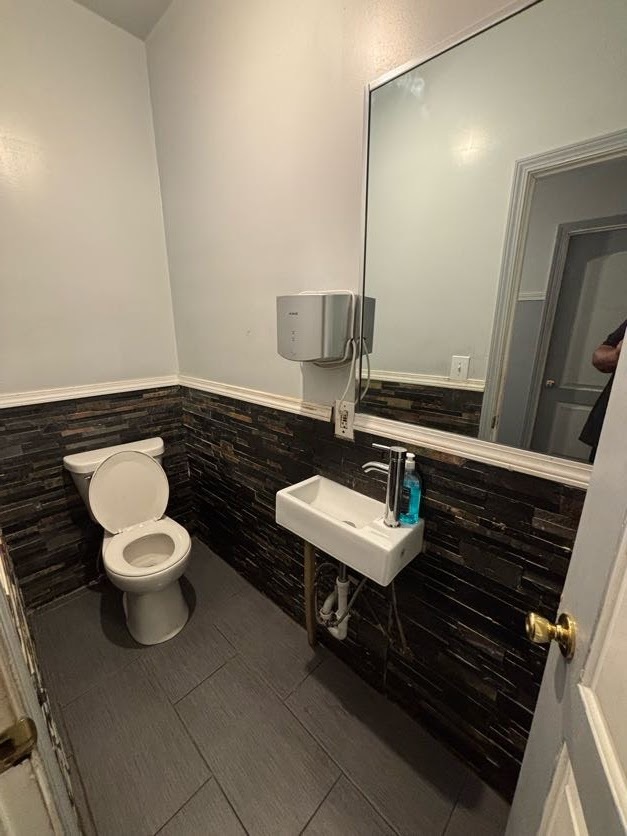 5523 W Chicago Avenue, Chicago, IL 60651