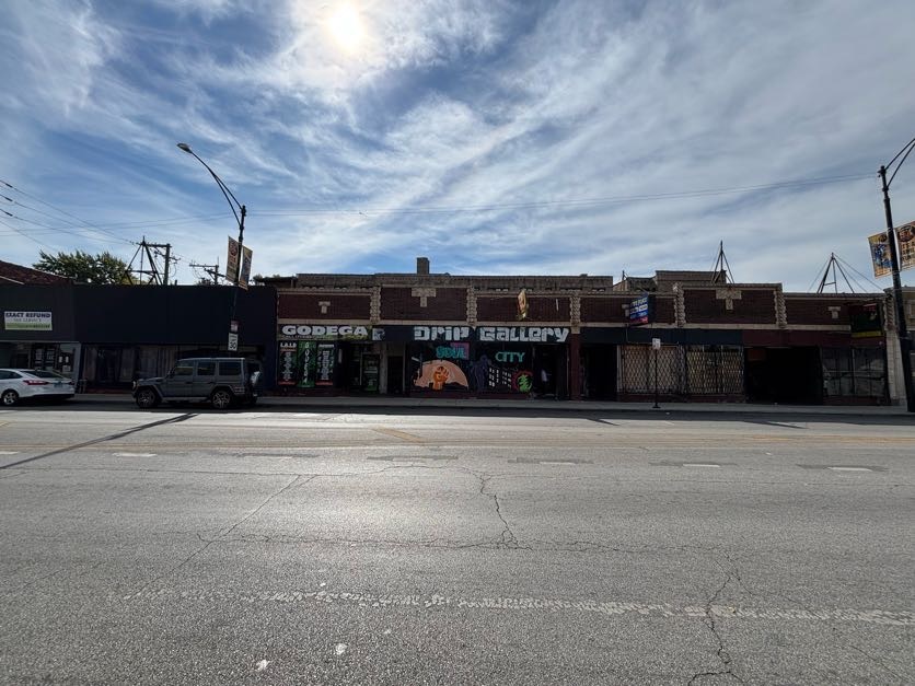 5523 W Chicago Avenue, Chicago, IL 60651
