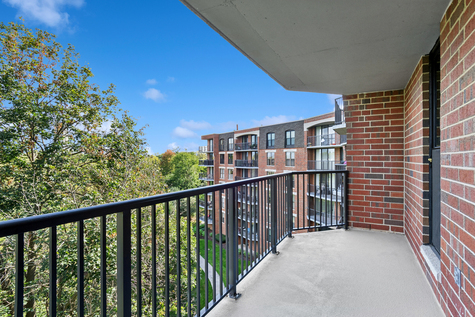 511 Aurora Avenue #509, Naperville, IL 60540