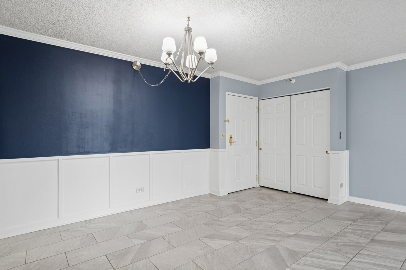 511 Aurora Avenue #509, Naperville, IL 60540