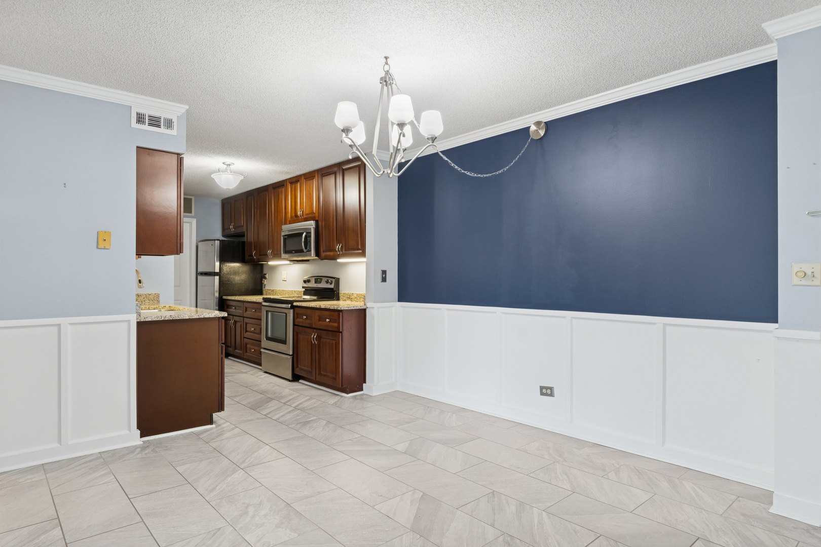 511 Aurora Avenue #509, Naperville, IL 60540