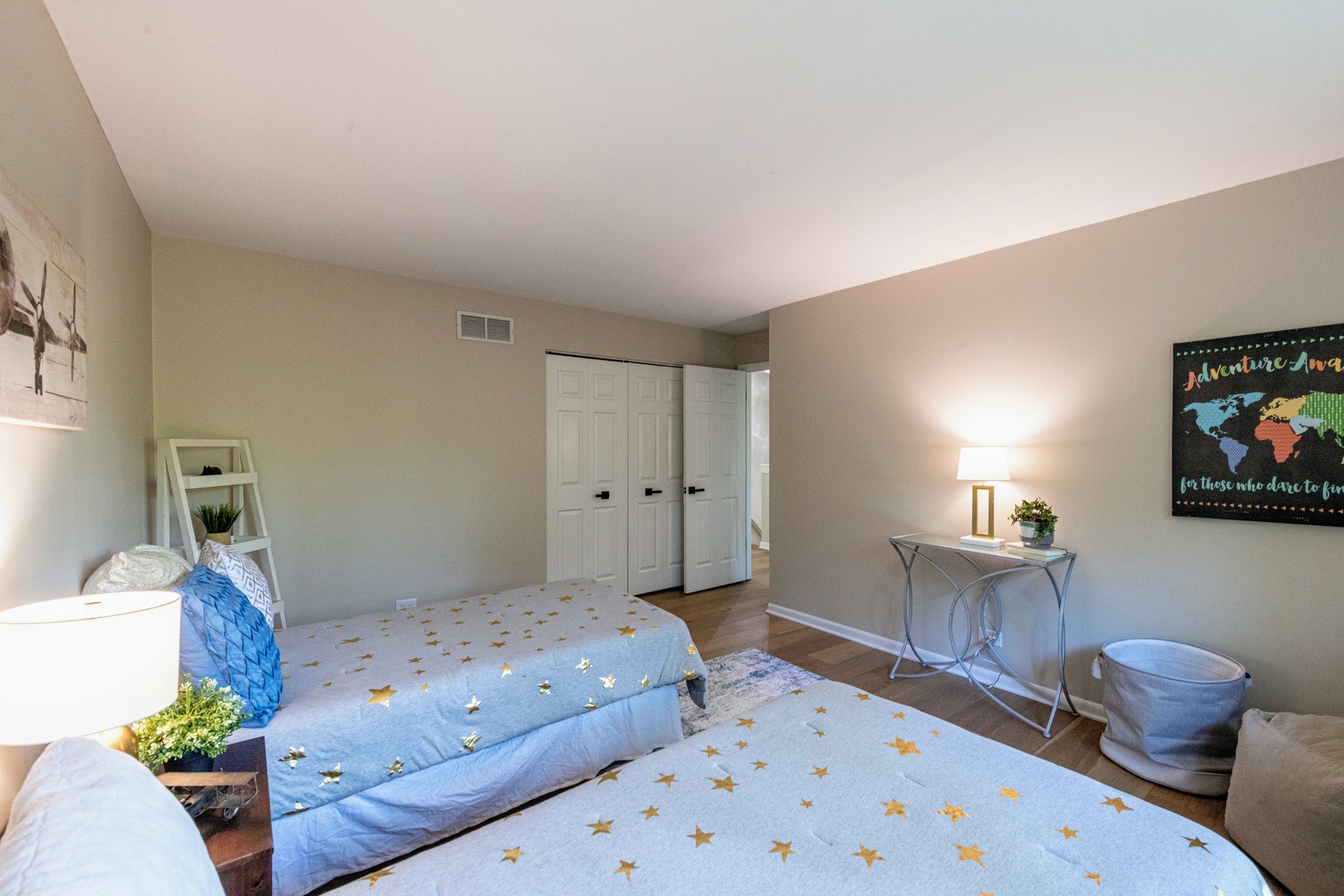 21W405 WALNUT Road, Glen Ellyn, IL 60137