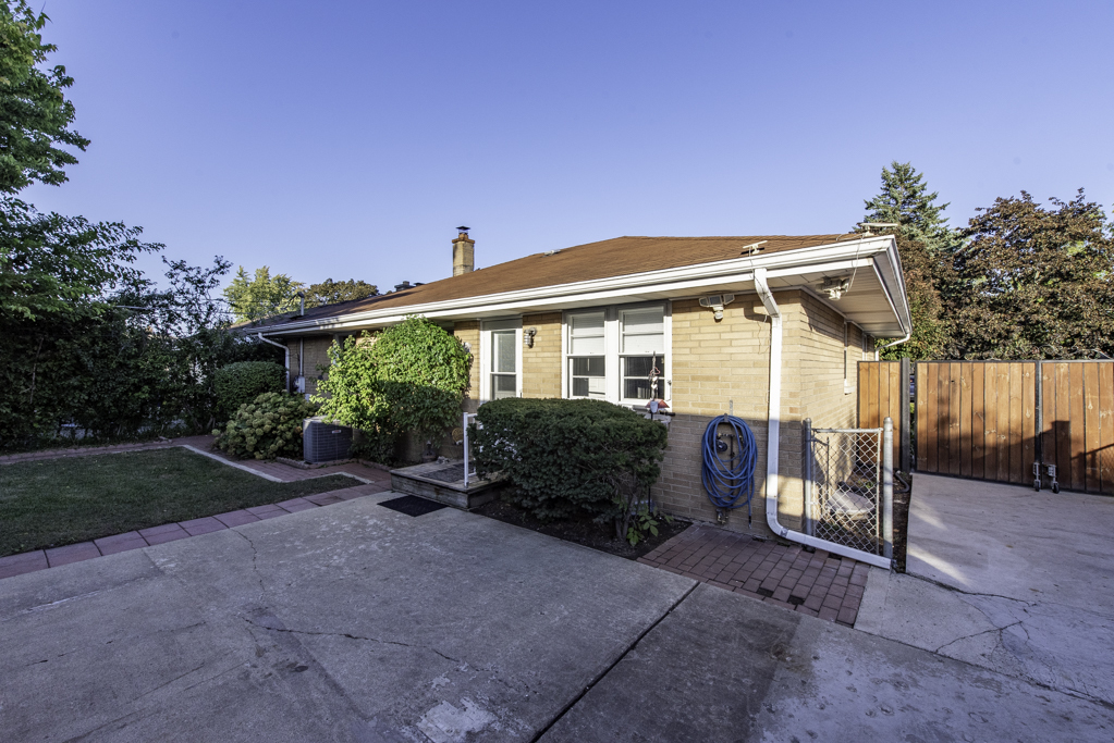 2232 Walnut Street, Waukegan, IL 60087