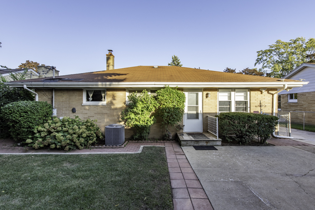 2232 Walnut Street, Waukegan, IL 60087